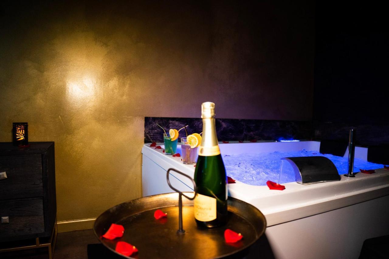 Médis Love Suites & Spa "Le Loft" Avec Jacuzzi Privatif מראה חיצוני תמונה