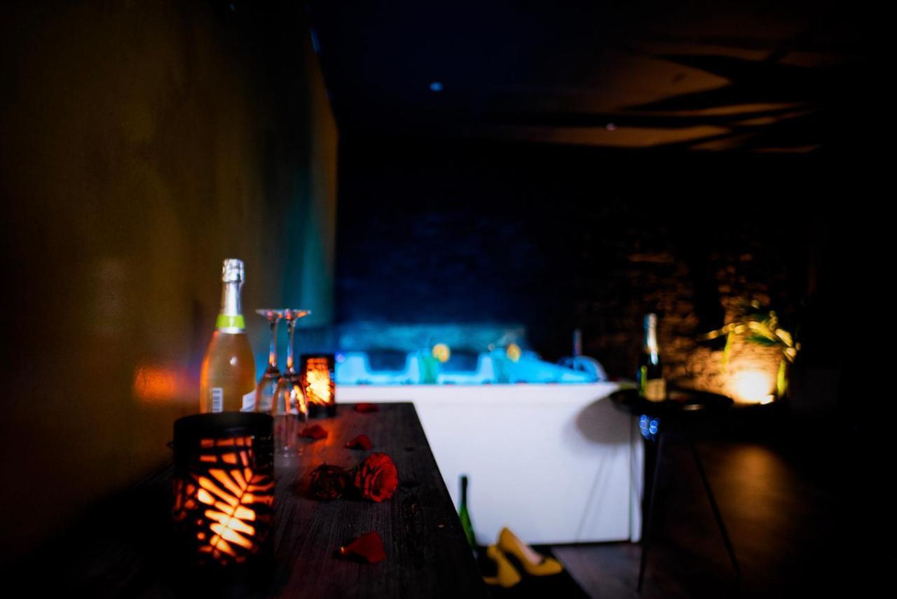 Médis Love Suites & Spa "Le Loft" Avec Jacuzzi Privatif מראה חיצוני תמונה