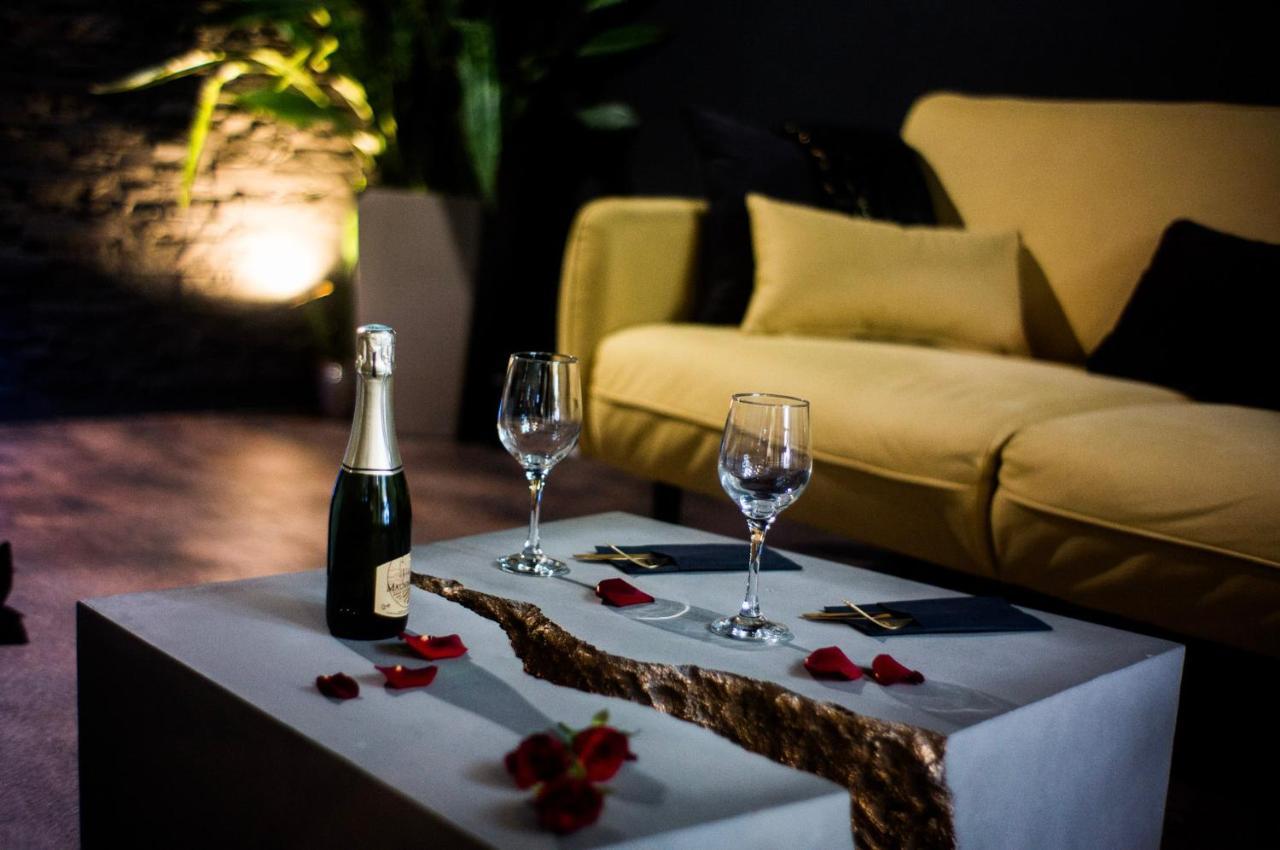 Médis Love Suites & Spa "Le Loft" Avec Jacuzzi Privatif מראה חיצוני תמונה